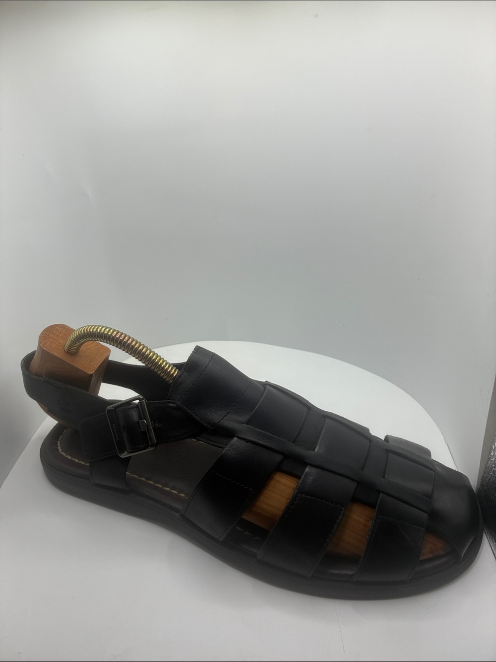 COLE HAAN MENS  LEATHER FISHERMAN SANDAL 
GUN METAL BUCKLE DESIGN 9M